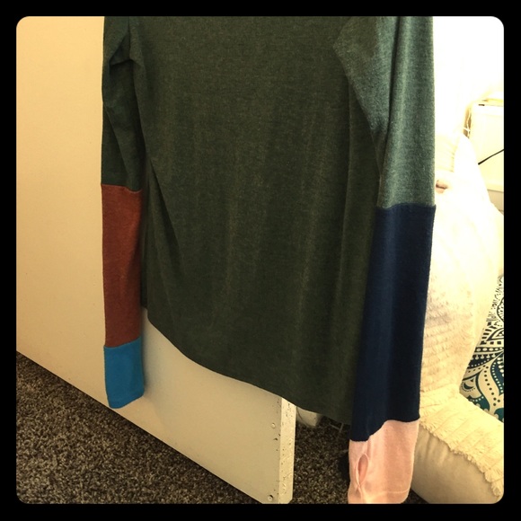 Gently used long sleeve top with thumb holes - Picture 1 of 3